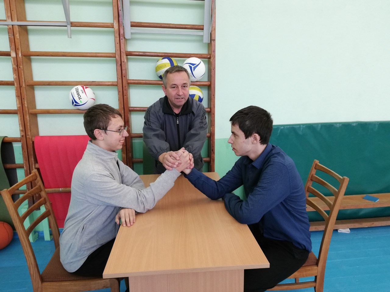 armrestling-2 armrestling-2